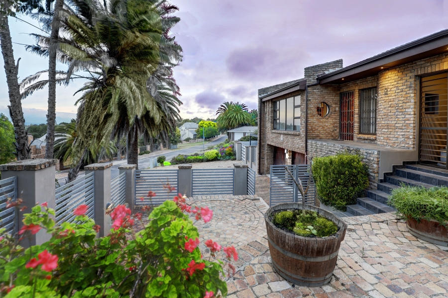 4 Bedroom Property for Sale in Everglen Western Cape